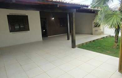 Imagem: A casa possui 3 Dormitórios, 2 Banheiros, 3 Vagas na garagem