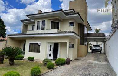 Imagem: A casa possui 4 Dormitórios, 4 Banheiros, 5 Vagas na garagem