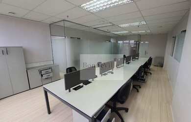 Imagem: O depósito possui 3 Vagas na garagem, 98m² de Área e está