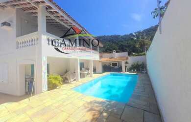 Imagem: A casa possui 4 Dormitórios, 3 Banheiros, 3 Vagas na garagem