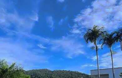 Imagem: A casa em condomínio possui 3 Dormitórios, 3 Banheiros, 5