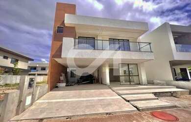 Imagem: A casa em condomínio possui 5 Dormitórios, 5 Banheiros, 4