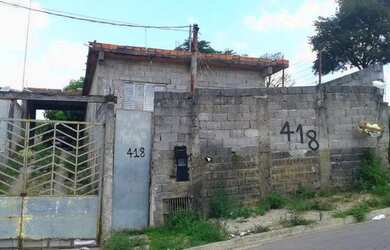 Imagem: A casa possui 3 Dormitórios, 2 Banheiros, 5 Vagas na garagem