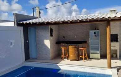 Imagem: A casa possui 4 Dormitórios, 3 Banheiros, 1 Vaga na garagem