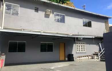 Imagem: A casa possui 2 Dormitórios, 1 Banheiro e 1 Vaga na garagem