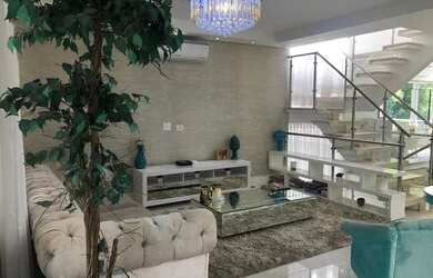 Imagem: A casa em condomínio possui 4 Dormitórios, 5 Banheiros, 4