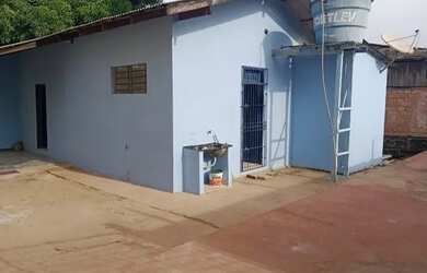 Imagem: A casa possui 3 Dormitórios, 2 Banheiros, 2 Vagas na garagem