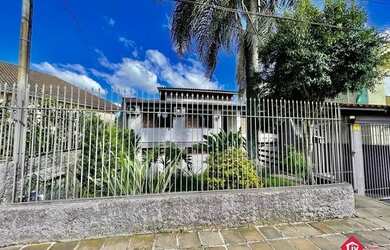 Imagem: A casa possui 3 Dormitórios, 2 Banheiros, 1 Vaga na garagem