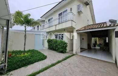 Imagem: A casa em condomínio possui 4 Dormitórios, 2 Banheiros, 2