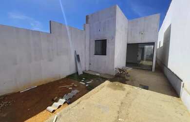 Imagem: A casa possui 2 Dormitórios, 1 Banheiro, 1 Vaga na garagem