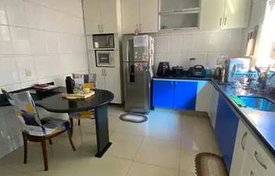 Imagem: A casa em condomínio possui 4 Dormitórios, 3 Banheiros, 3