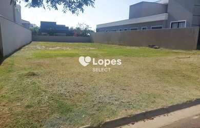 Imagem: O terreno possui 600m² de Área e está localizado em Jardim