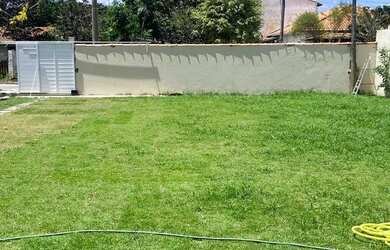 Imagem: A casa possui 2 Dormitórios, 3 Banheiros, 4 Vagas na garagem