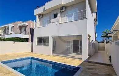 Imagem: A casa em condomínio possui 3 Dormitórios, 5 Banheiros, 2