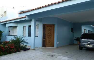 Imagem: A casa possui 5 Dormitórios, 4 Banheiros, 3 Vagas na garagem