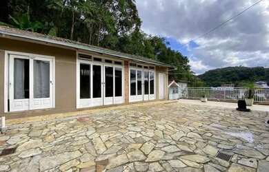 Imagem 4: Casa para a venda. Área de serviço, 21.358m² de Área, 2 Vagas na garageme3...