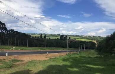 Imagem: O terreno possui 200m² de Área e está localizado em Contorno