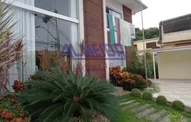 Imagem: A casa possui 4 Dormitórios, 5 Banheiros, 5 Vagas na garagem