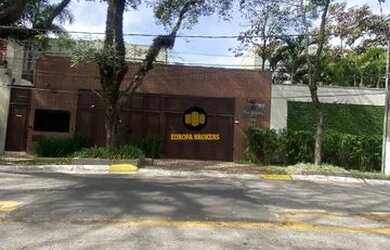 Imagem: A casa em condomínio possui 4 Dormitórios, 5 Banheiros, 3