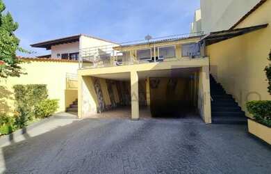 Imagem: A casa e possui 3 Dormitórios, Suítes, 4 Banheiros, 4 Vagas