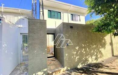 Imagem: A casa possui 3 Dormitórios, 3 Banheiros, 2 Vagas na garagem