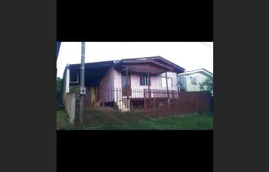 Imagem: A casa possui 3 Dormitórios, 1 Banheiro, 1 Vaga na garagem