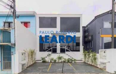 Imagem: A casa possui 4 Dormitórios, 4 Banheiros, 3 Vagas na garagem