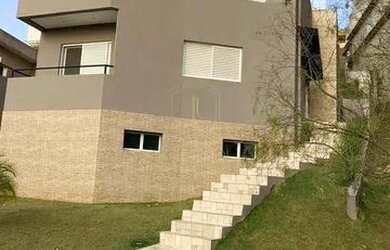 Imagem: A casa possui 4 Dormitórios, 5 Banheiros, 5 Vagas na garagem