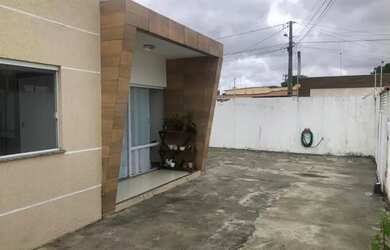 Imagem: A casa possui 2 Dormitórios, 2 Banheiros, 2 Vagas na garagem