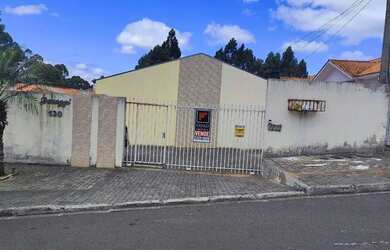 Imagem: A casa possui 2 Dormitórios, 1 Banheiro, 1 Vaga na garagem