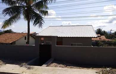 Imagem: A casa possui 2 Dormitórios, 2 Banheiros, 4 Vagas na garagem