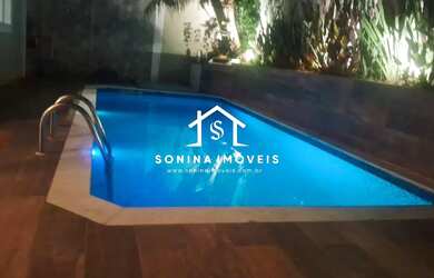 Imagem: A casa possui 3 Dormitórios, 5 Banheiros, 2 Vagas na garagem