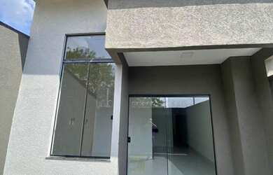 Imagem: A casa possui 2 Dormitórios, 2 Banheiros, 2 Vagas na garagem