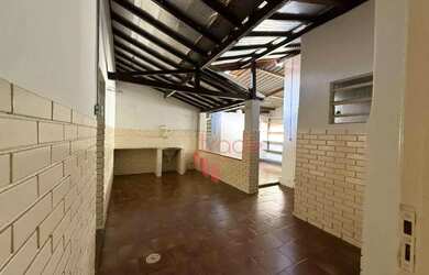 Imagem: O depósito possui 5 Vagas na garagem, 257m² de Área e está