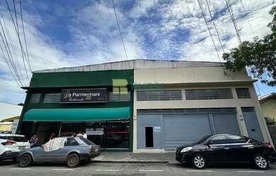 Imagem: O depósito possui 2 Vagas na garagem, 820m² de Área e está