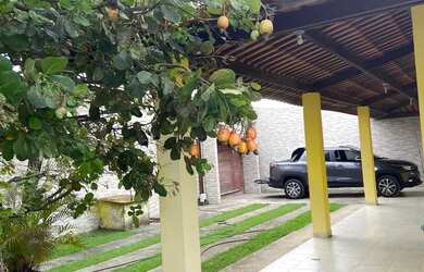 Imagem: A casa possui 4 Dormitórios, 3 Banheiros, 3 Vagas na garagem