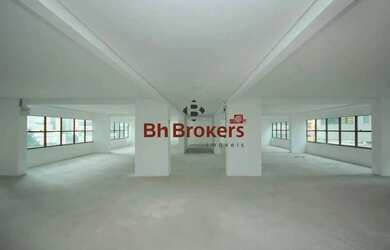 Imagem: O depósito possui 2 Vagas na garagem e 768m² de Área e está