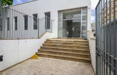 Imagem: O depósito possui 5 Vagas na garagem, 1.400m² de Área e