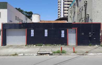 Imagem: A casa possui 3 Dormitórios, 3 Banheiros, 5 Vagas na garagem