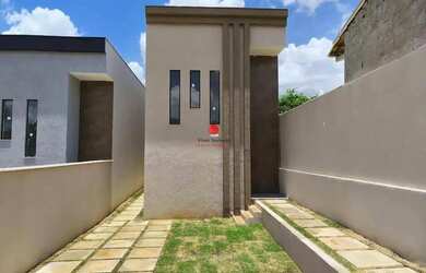 Imagem: A casa possui 3 Dormitórios, 3 Banheiros, 3 Vagas na garagem