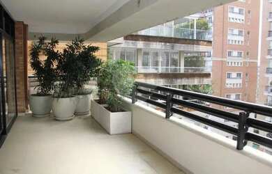 Imagem: O apartamento possui 3 Dormitórios, 5 Banheiros, 4 Vagas na