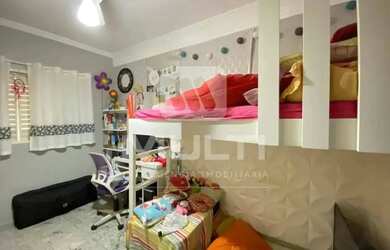 Imagem 9: Casa - SANTA MONICA. Piscina, Churrasqueira, Área de serviçoe229m²...