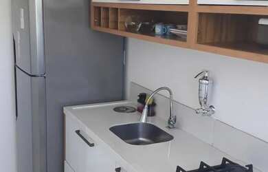 Imagem: O apartamento possui 2 Dormitórios, 1 Banheiro, 1 Vaga na garagem