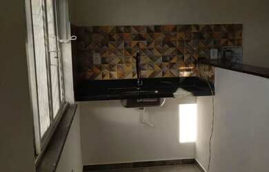 Imagem: A casa possui 1 Dormitório, 1 Banheiro e 1 Vaga na garagem