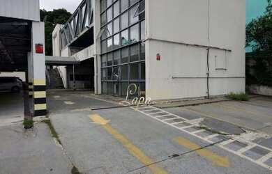 Imagem: O depósito possui 5 Vagas na garagem, 956m² de Área e está