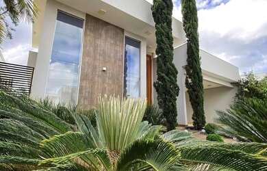 Imagem: A casa em condomínio possui 3 Dormitórios, 3 Banheiros, 2