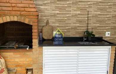 Imagem: A casa possui 3 Dormitórios, 2 Banheiros, 2 Vagas na garagem