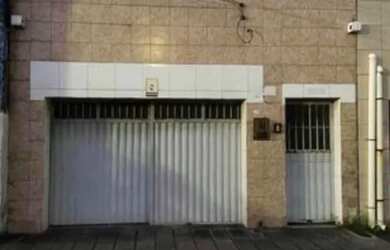 Imagem: A casa possui 3 Dormitórios, 2 Banheiros, 1 Vaga na garagem