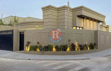 Imagem: A casa possui 3 Dormitórios, 3 Banheiros, 2 Vagas na garagem