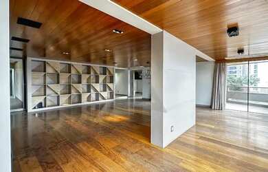 Imagem: O apartamento possui 4 Dormitórios, 5 Banheiros, 3 Vagas na